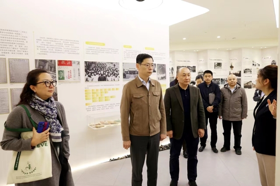 融入区域发展，加速产教融合！嘉定区委副书记吴杰一行来校调研